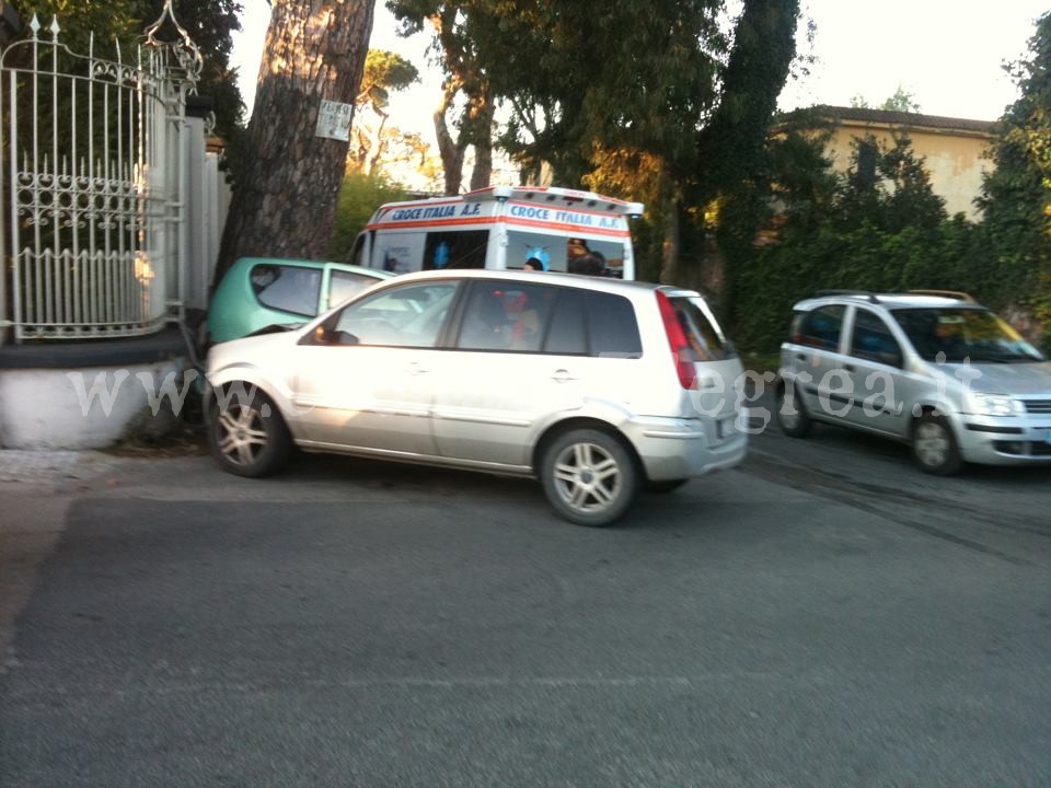 VARCATURO/ Schianto all’incrocio, automobilista finisce in ospedale – LE FOTO