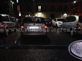 I LETTORI SEGNALANO/ «Posti auto sprecati a via Napoli»