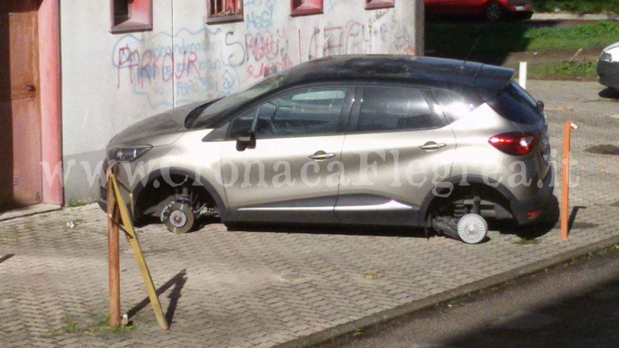 POZZUOLI/ Ladri scatenati: rubate le 4 ruote di un’auto – LE FOTO