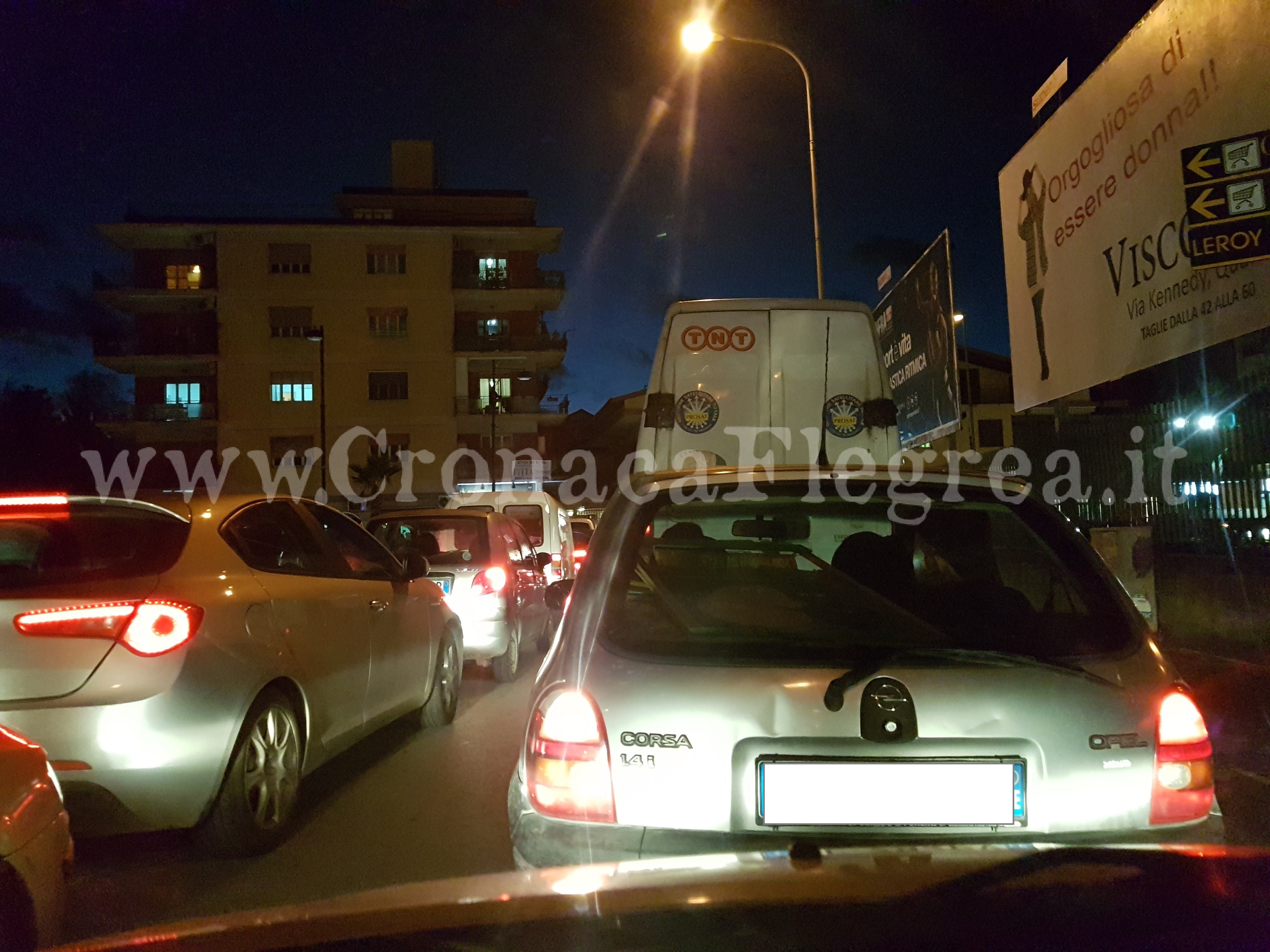 QUARTO/ Chiusa l’ultima via d’uscita, città paralizzata dal traffico: è caos