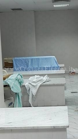 POZZUOLI/ Sala mortuaria ridotta in discarica: c’è l’ombra del sabotaggio