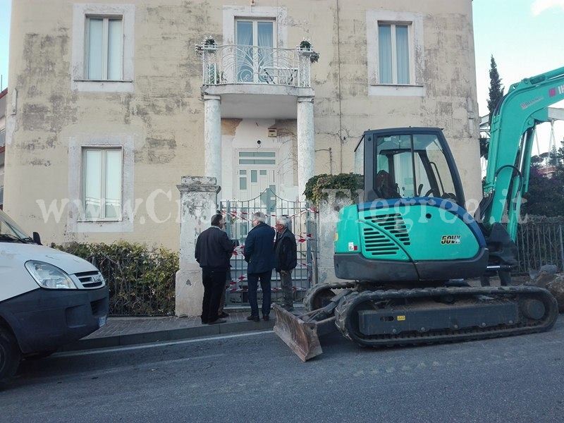 POZZUOLI/ Pericolo di crollo: casa sgomberata in via Solfatara