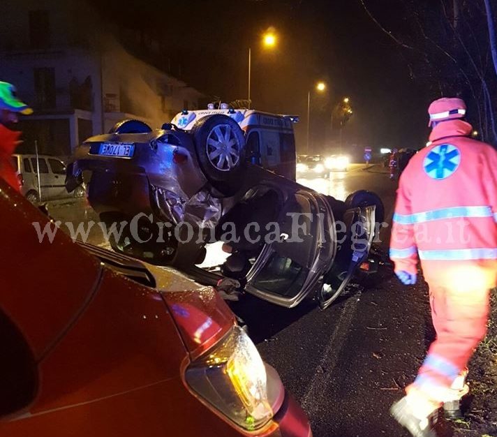 POZZUOLI/ Spaventoso incidente nella notte: auto si ribalta, illesi 5 giovanissimi – LE FOTO