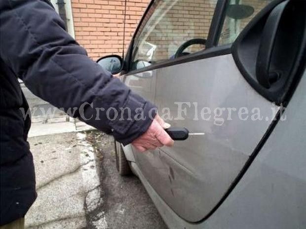 Fiancate rigate e gomme tagliate: arrestato l’autore di 13 danneggiamenti