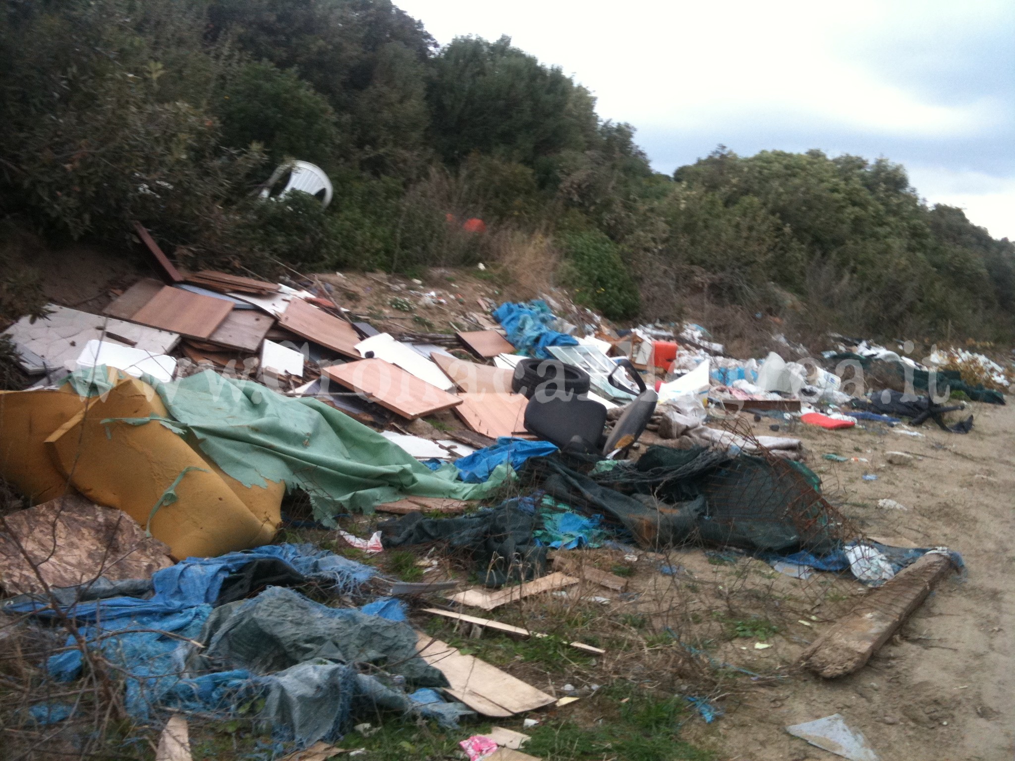 POZZUOLI/ Rifiuti a Licola, ancora “discariche” a cielo aperto – LE FOTO