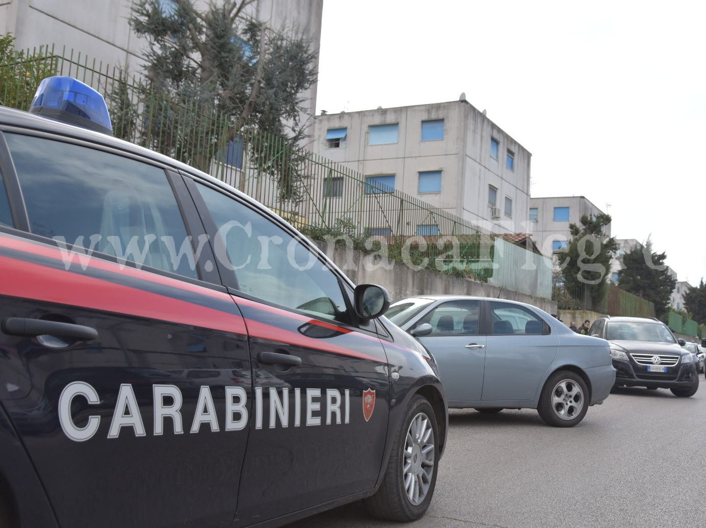 Casa trasformata in piazza di spaccio a Monterusciello: arrestata un’intera famiglia – I NOMI