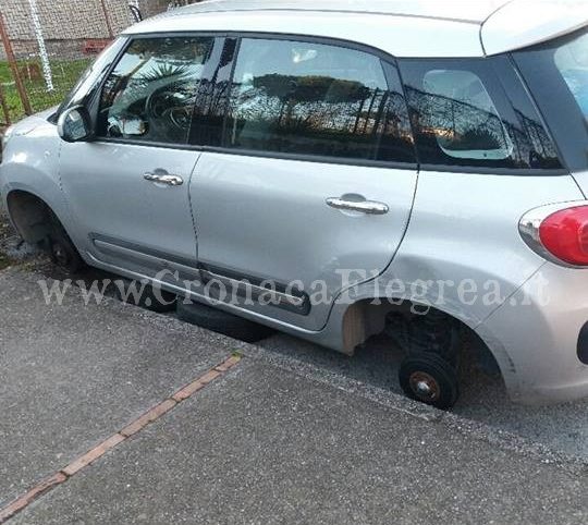 POZZUOLI/ Furto a Monterusciello, rubate le 4 ruote a una Cinquecento