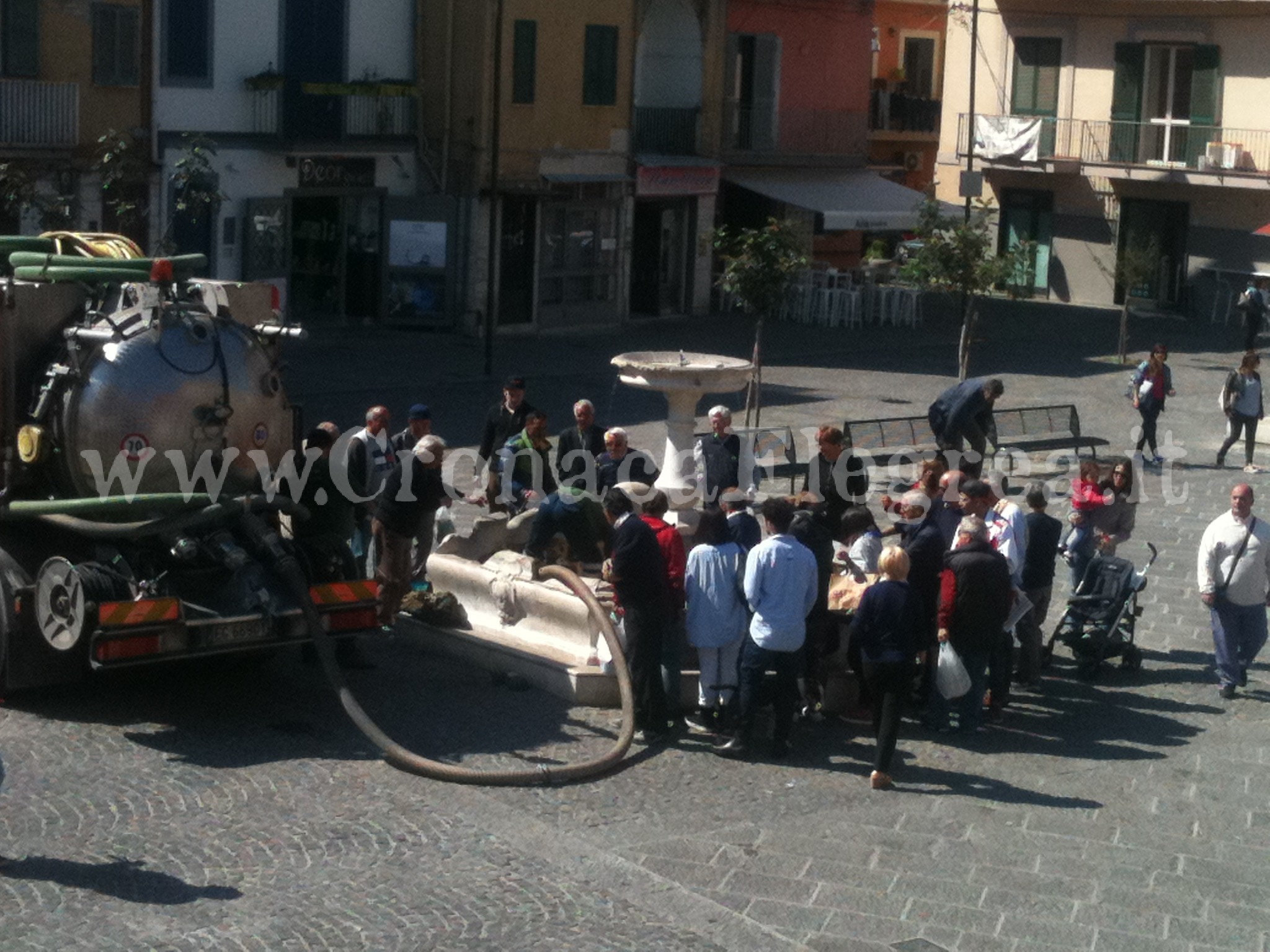 POZZUOLI/ La fontana di Piazza della Repubblica torna a splendere – LE FOTO