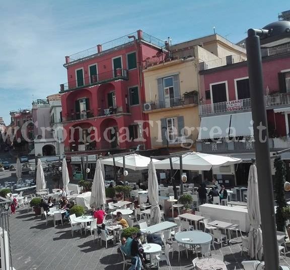 I LETTORI SEGNALANO/ «Continui sbalzi elettrici nel centro storico di Pozzuoli»