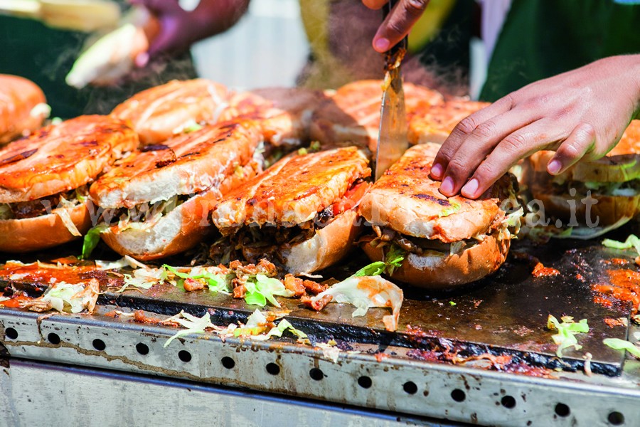 Organizzatore colpito da malore: salta il “Pozzuoli International Street Food”