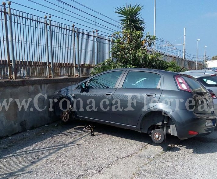 POZZUOLI/ «Auto lasciata senza le 4 ruote nel Lido Augusto»