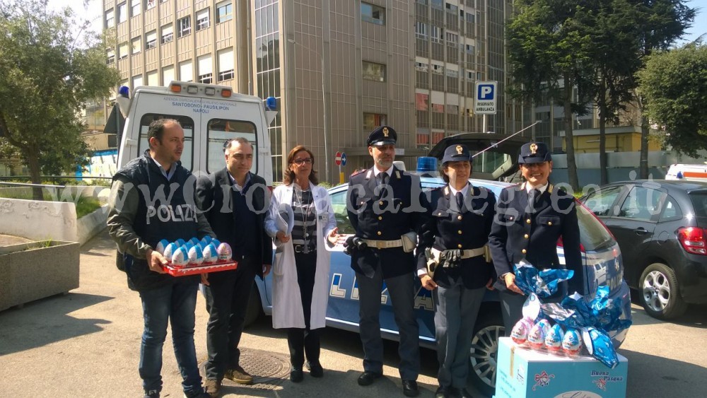 Polizia regala uova pasquali per i bambini del Santobono