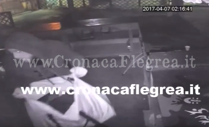 POZZUOLI/ Assalto al Paintball, i ladri ripresi dalle telecamere – IL VIDEO