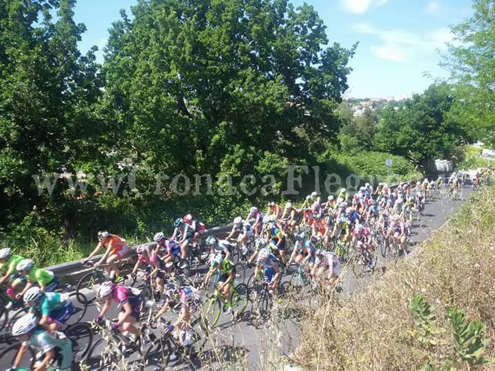 A Pozzuoli centinaia di cicliste per il “Giro della Campania in Rosa”