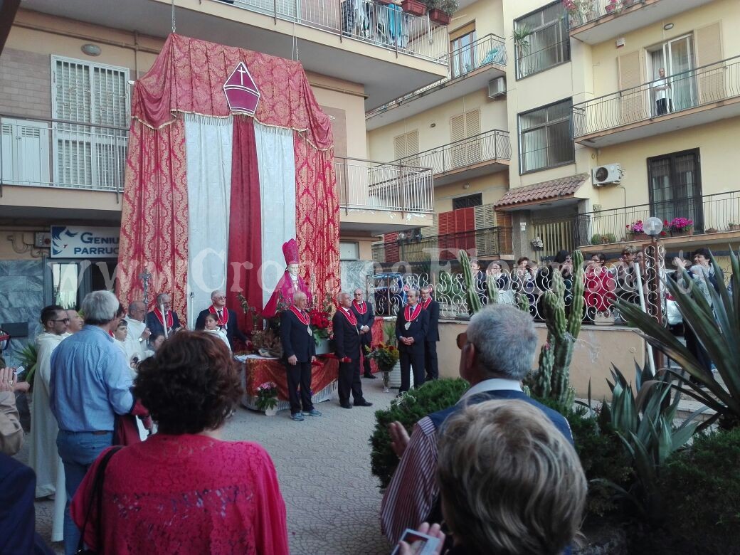 POZZUOLI/ Si rinnova la tradizione con la processione dei tre Santi – LE FOTO