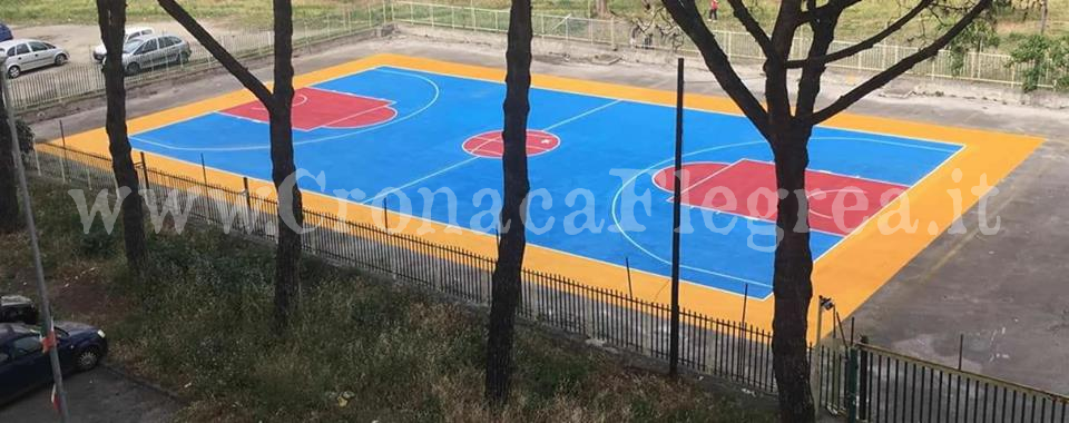 POZZUOLI/ Rosso, giallo e blu: a Toiano nasce un campo da basket