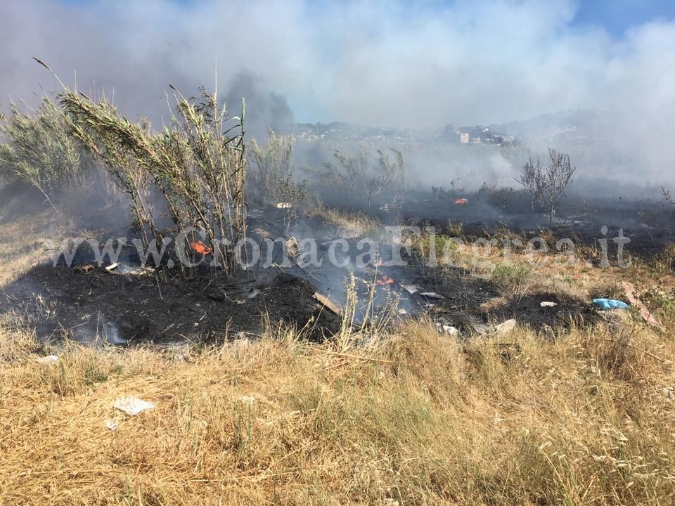 BACOLI/ Torna l’incubo incendi: fiamme e paura al Gavitello