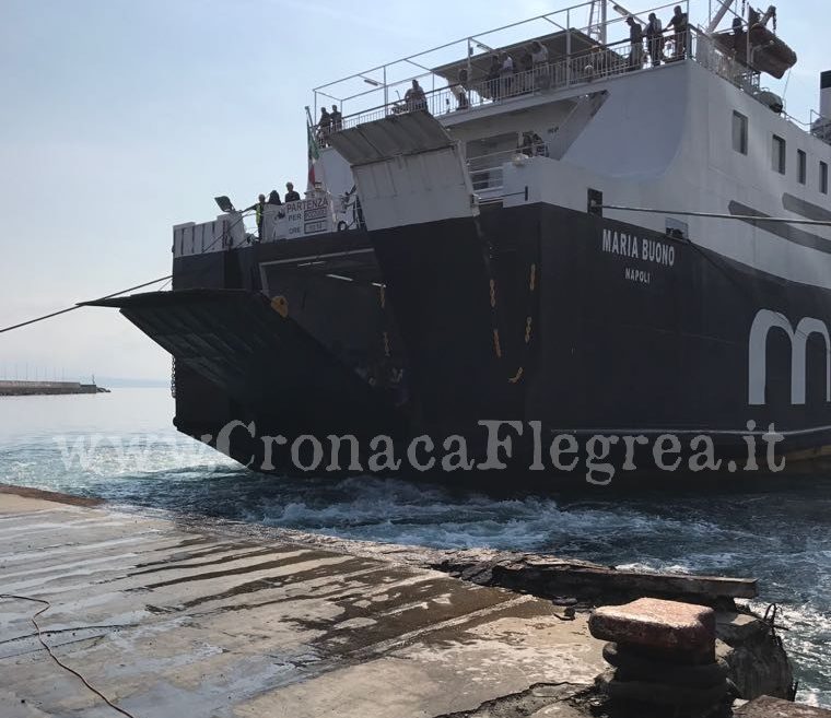 Maltempo e mare agitato, disagi per i collegamenti tra Pozzuoli e le isole