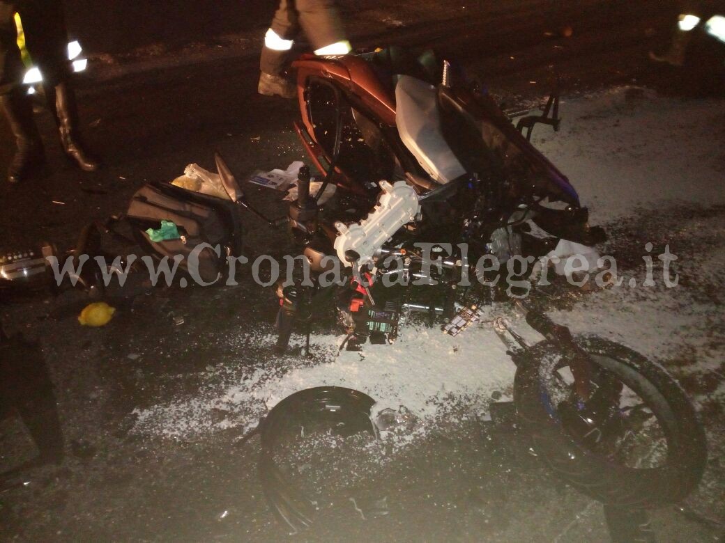 BACOLI/ Tragedia a Cuma, motociclista muore in incidente stradale – LE FOTO