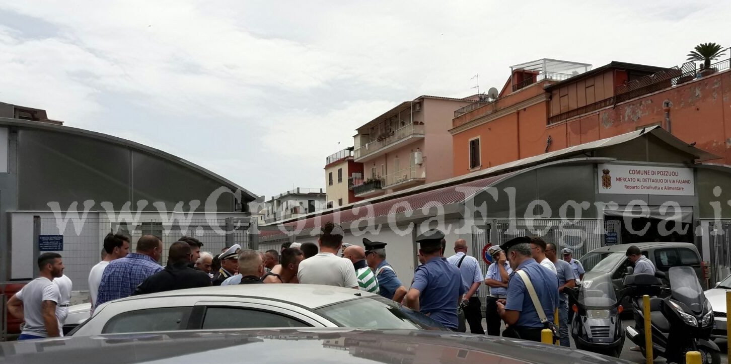 Blitz dei carabinieri, sequestrato il mercato del pesce di Pozzuoli – LE FOTO