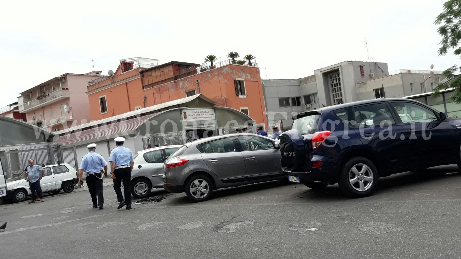 A Pozzuoli arrivano le parcheggiatrici abusive