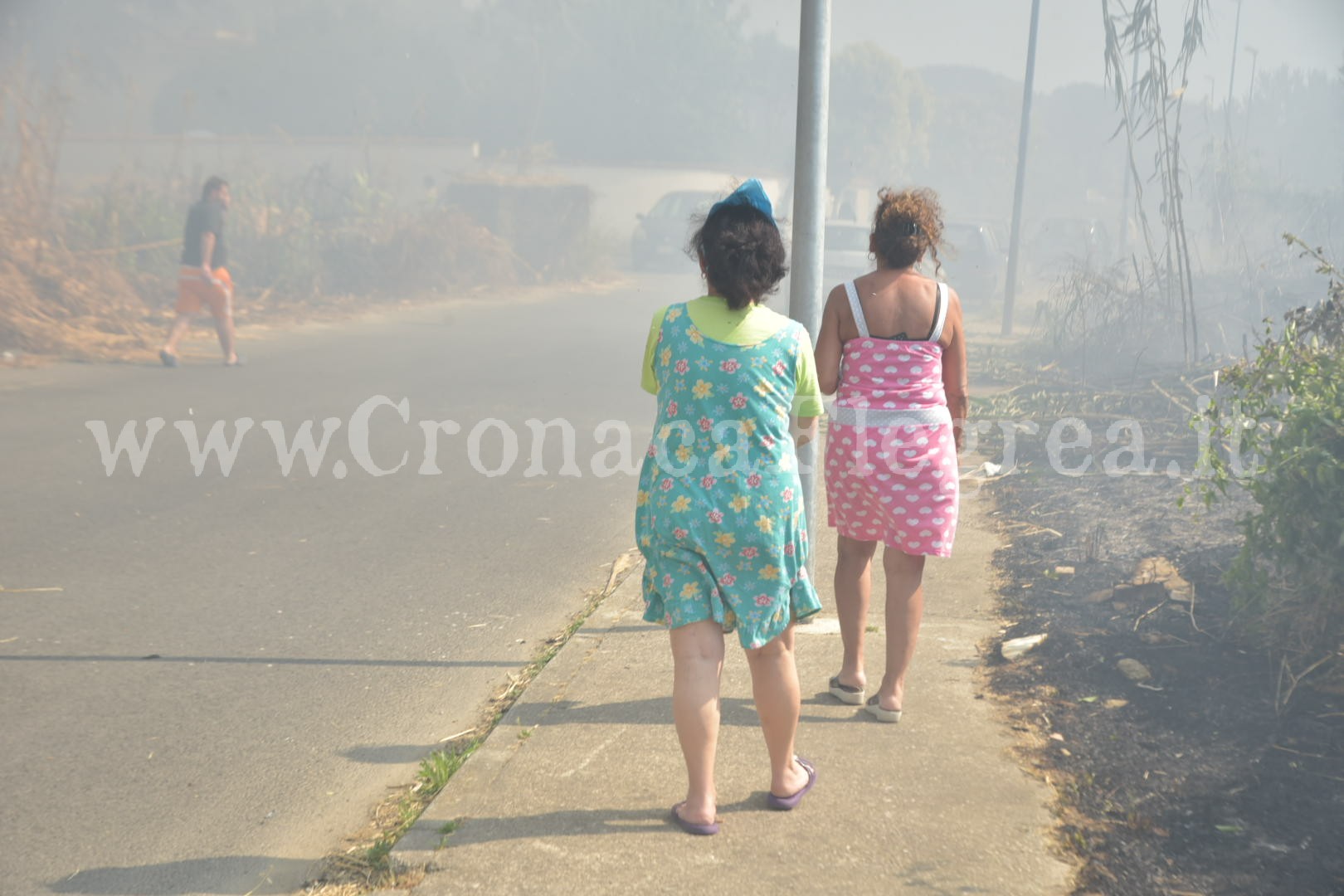 POZZUOLI/ Incendi a Monterusciello, tutte le foto dal posto – LA GALLERY