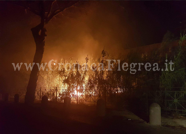 POZZUOLI/ L’incubo incendi continua: fiamme anche in zona Lago d’Averno