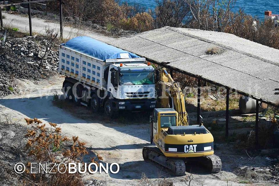 POZZUOLI/ Foto inquietanti dall’ex Cava Regia: c’è una discarica di amianto?