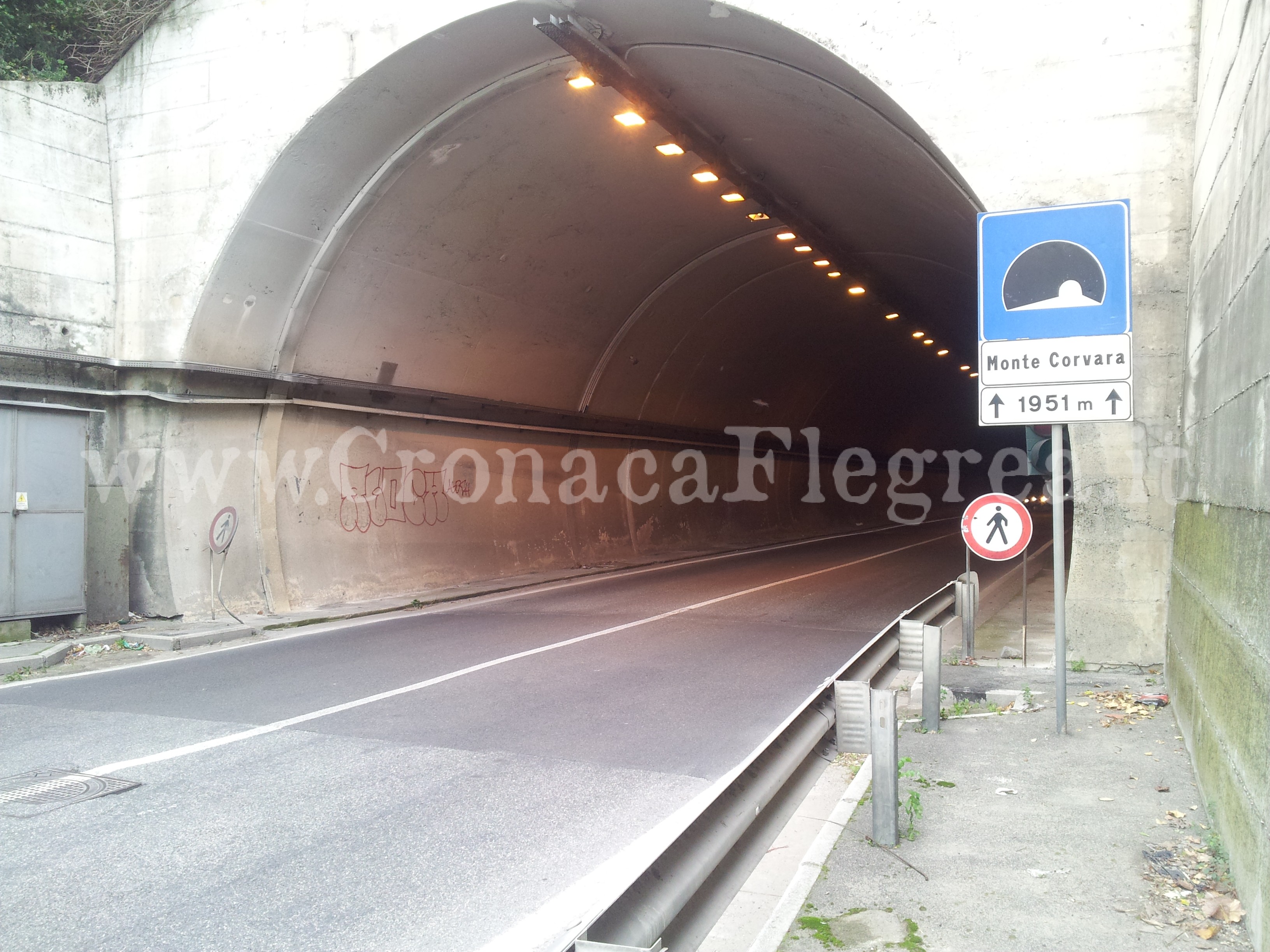 Chiuso per motivi di sicurezza il tunnel che collega Pozzuoli e Quarto