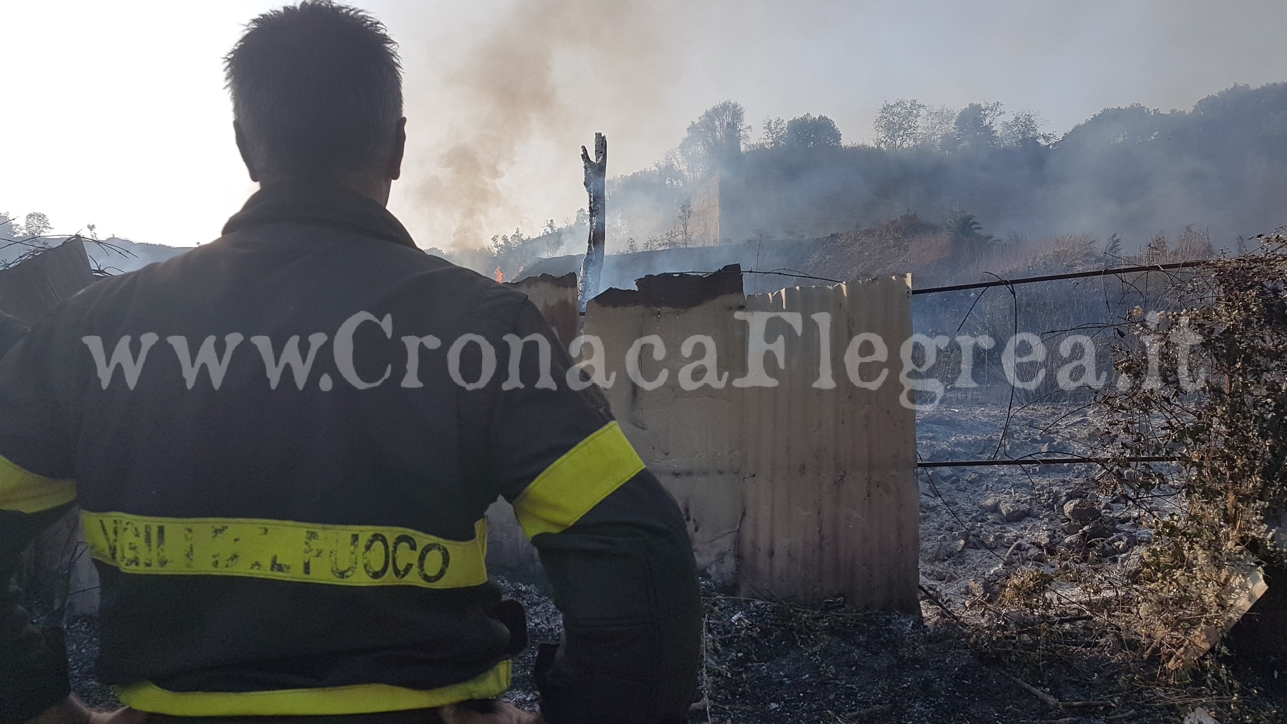 QUARTO/ Tornano gli incendi, tre roghi divampati nello stesso momento