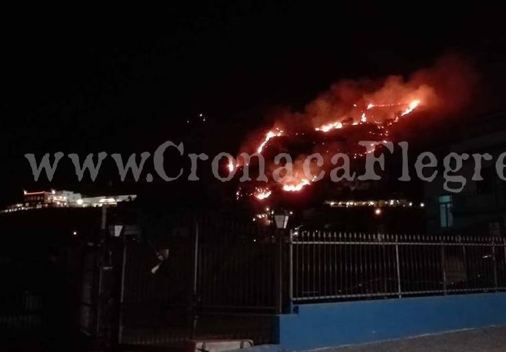 POZZUOLI/ Incendio al Monte Barbaro «Le fiamme causate dai fuochi d’artificio»