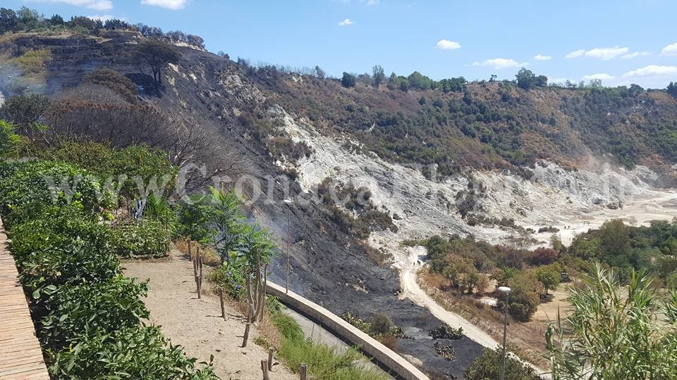 POZZUOLI/ Incendio Solfatara «Probabile origine dolosa, danni economici e turistici»