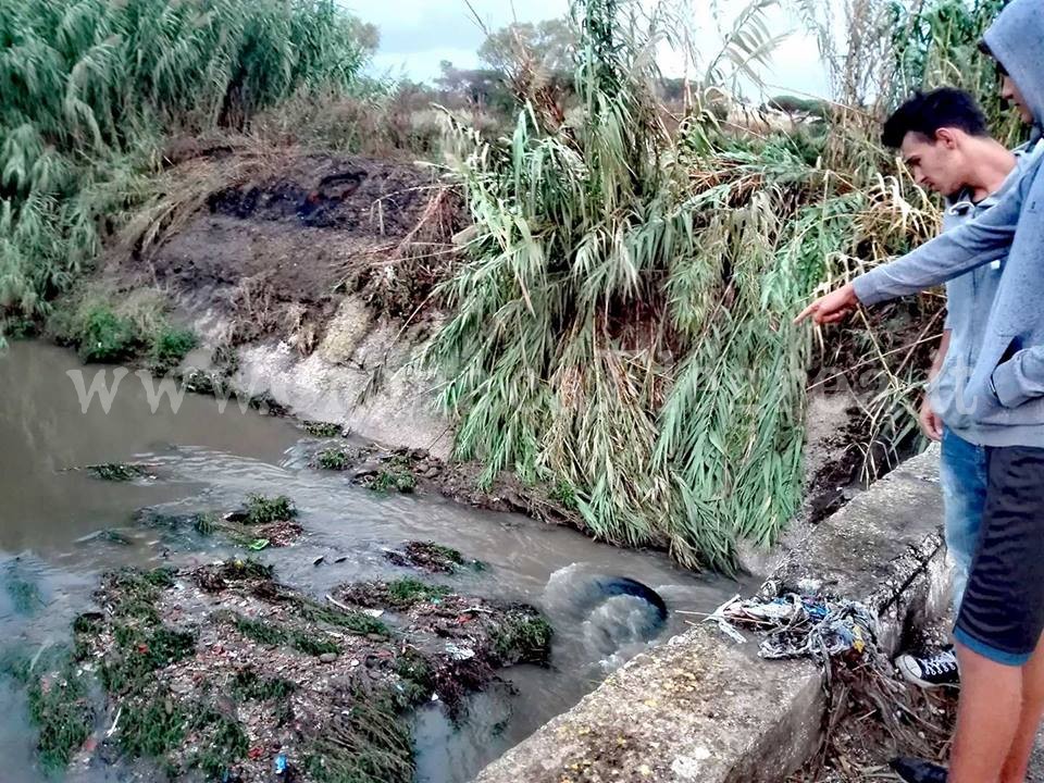 POZZUOLI/ L’alveo dei Camaldoli rompe gli argini, paura nella piana di Licola – LE FOTO