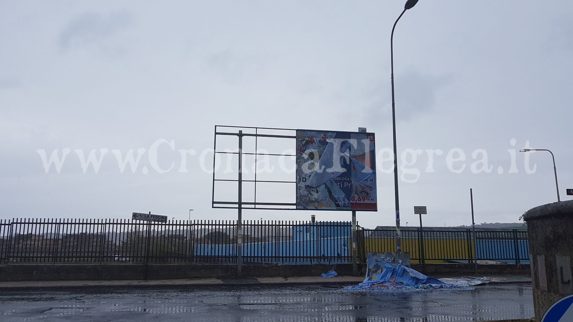 QUARTO/ Maltempo, strade allagate e cartelloni pubblicitari portati via dal vento