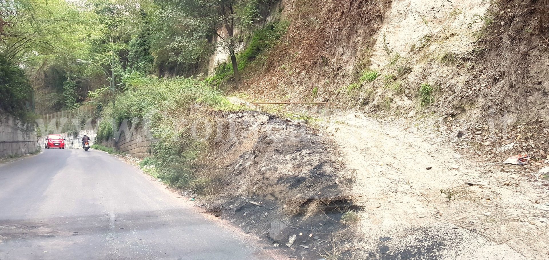 QUARTO/ Auto in fiamme per bloccare il traffico, città paralizzata per ore