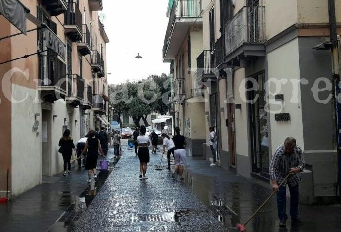 Pozzuoli in ginocchio dopo le prime piogge. Allagata anche una chiesa – LE FOTO