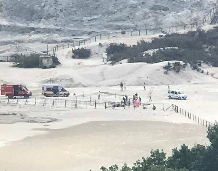 Tragedia alla Solfatara di Pozzuoli: morte 3 persone – LE FOTO DAL POSTO