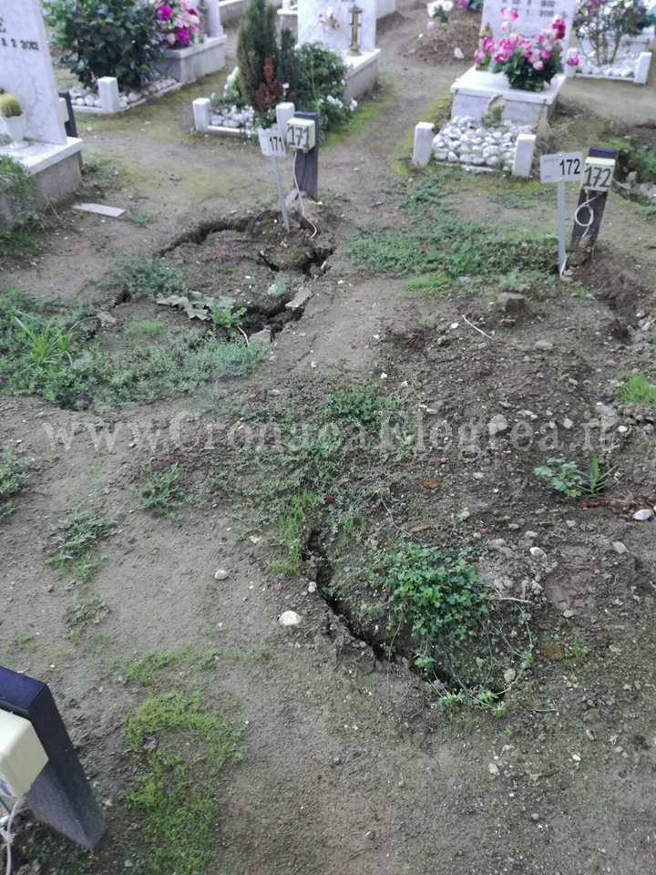 Sprofondano le tombe: il comune chiude il cimitero di Pozzuoli