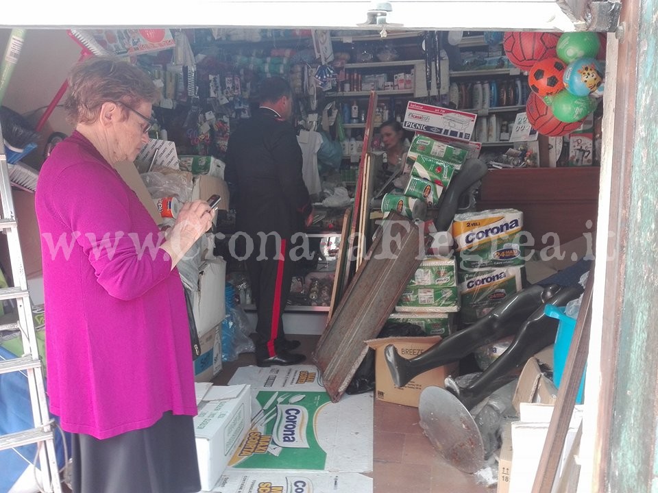 POZZUOLI/ Commerciante barricata per 4 giorni nel suo negozio «Tartassata da furti e rapine. Aiutatemi»