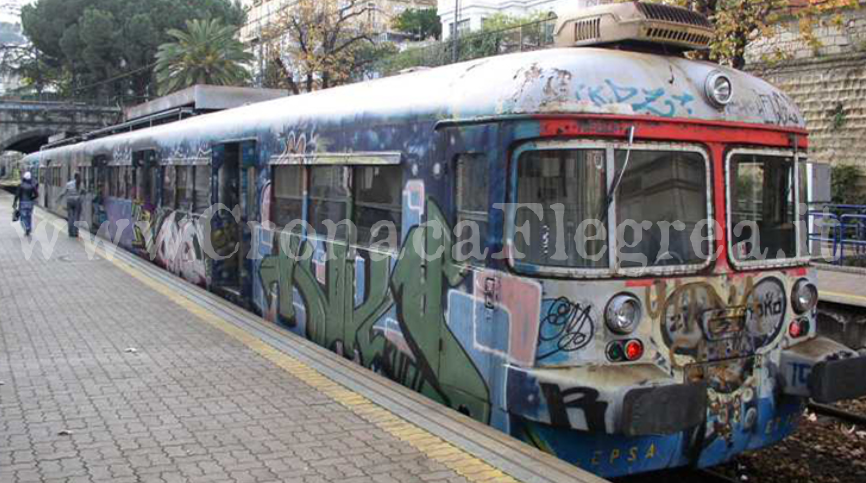 POZZUOLI/ Chiusa la stazione di Gerolomini, Cumana nel caos