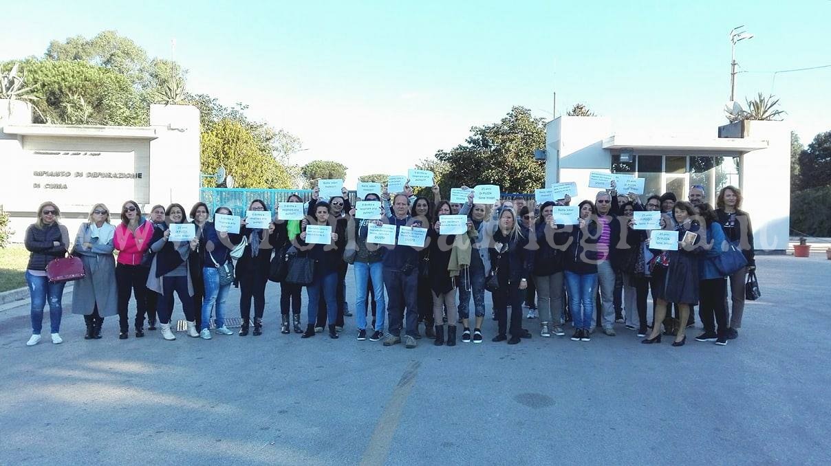 POZZUOLI/ “Stop alla puzza dai depuratori, non vogliamo morire”: protesta a Licola