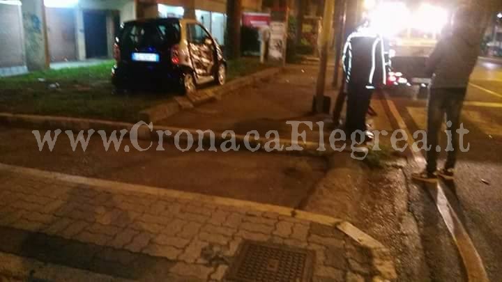 POZZUOLI/ Auto si schianta contro un albero: paura a Monterusciello