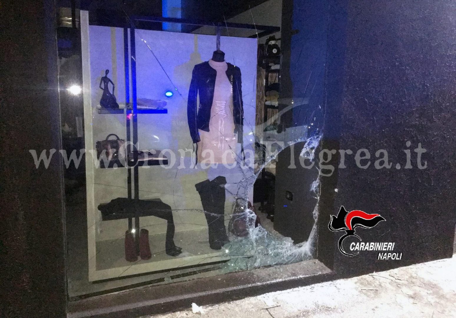 Tentano di investire i carabinieri: arrestati gli autori del furto in un negozio