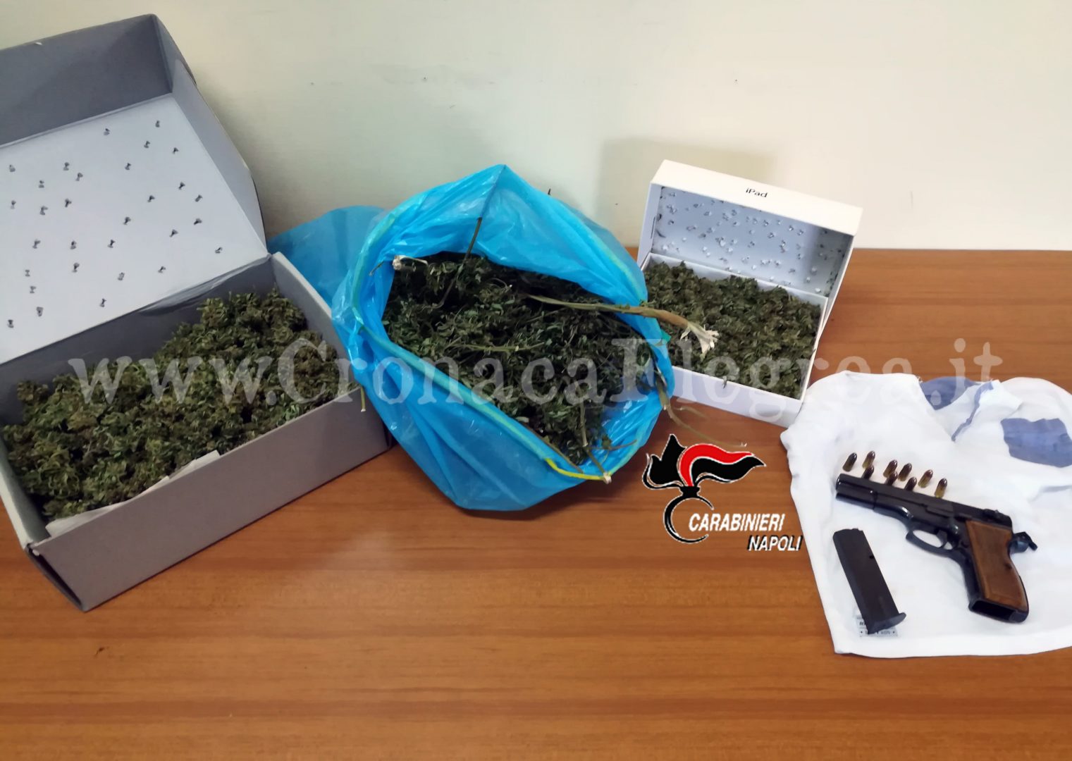 POZZUOLI/ Pistola carica e un chilo di marijuana in casa: imprenditore arrestato a Licola