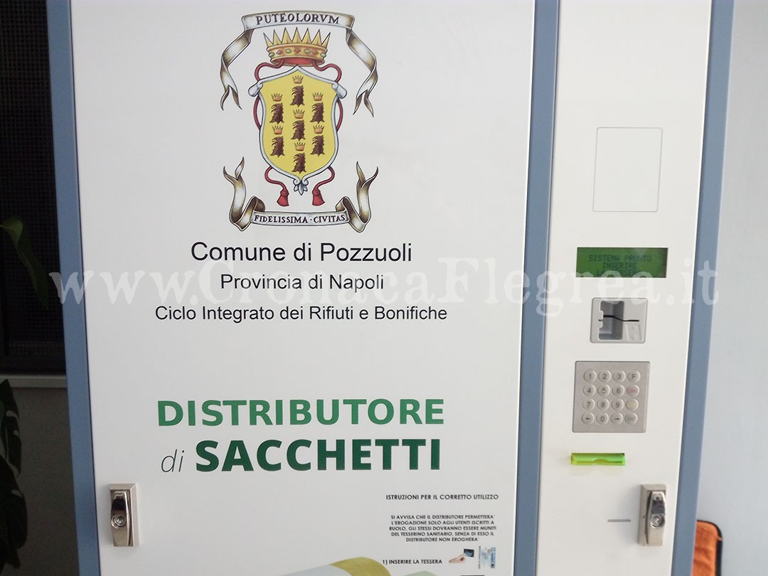 POZZUOLI/ In funzione 4 distributori di sacchetti per la raccolta differenziata