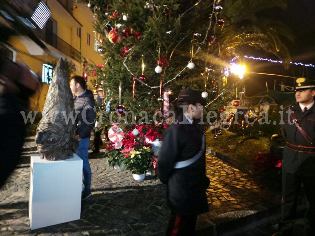Ischia accende l’albero di Natale in memoria delle vittime del sisma