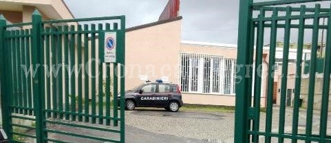 BACOLI/ Piove nella scuola, interviene la politica «Maggiore tutela per gli studenti»