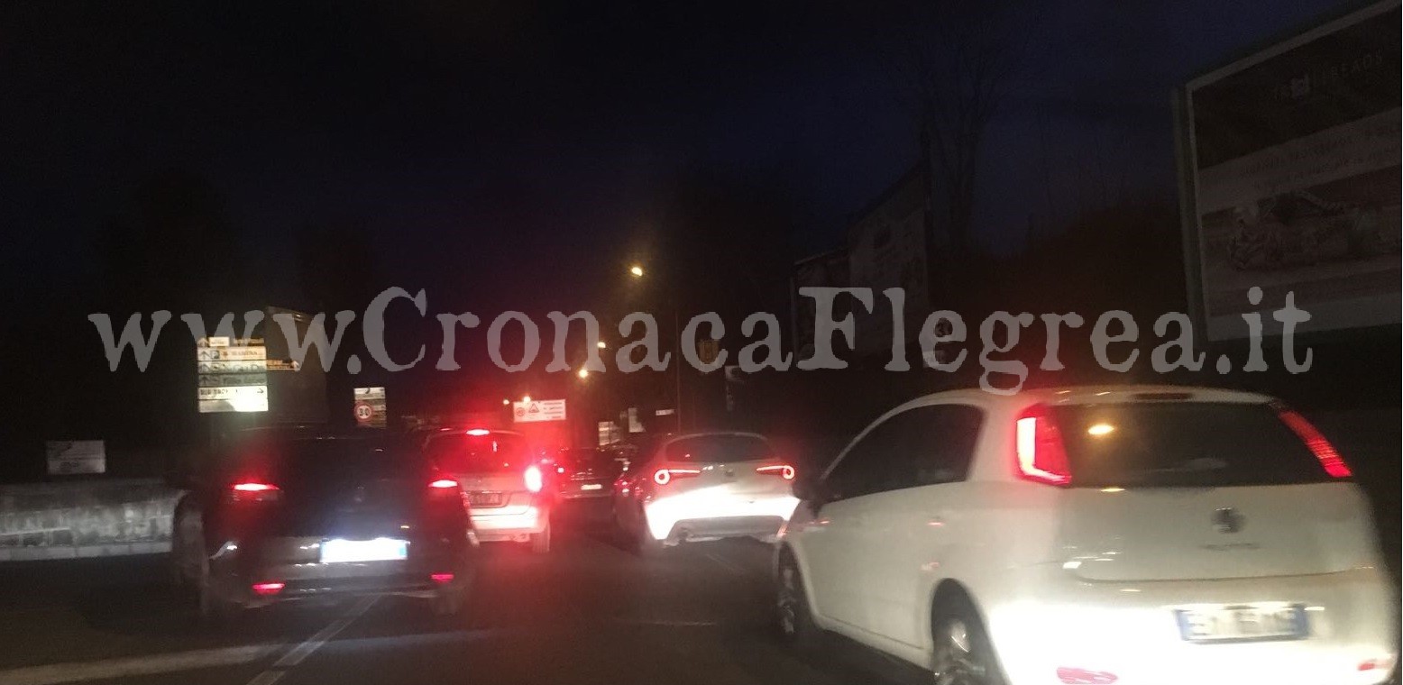 POZZUOLI/ Incidente sulla variante, traffico paralizzato ad Arco Felice