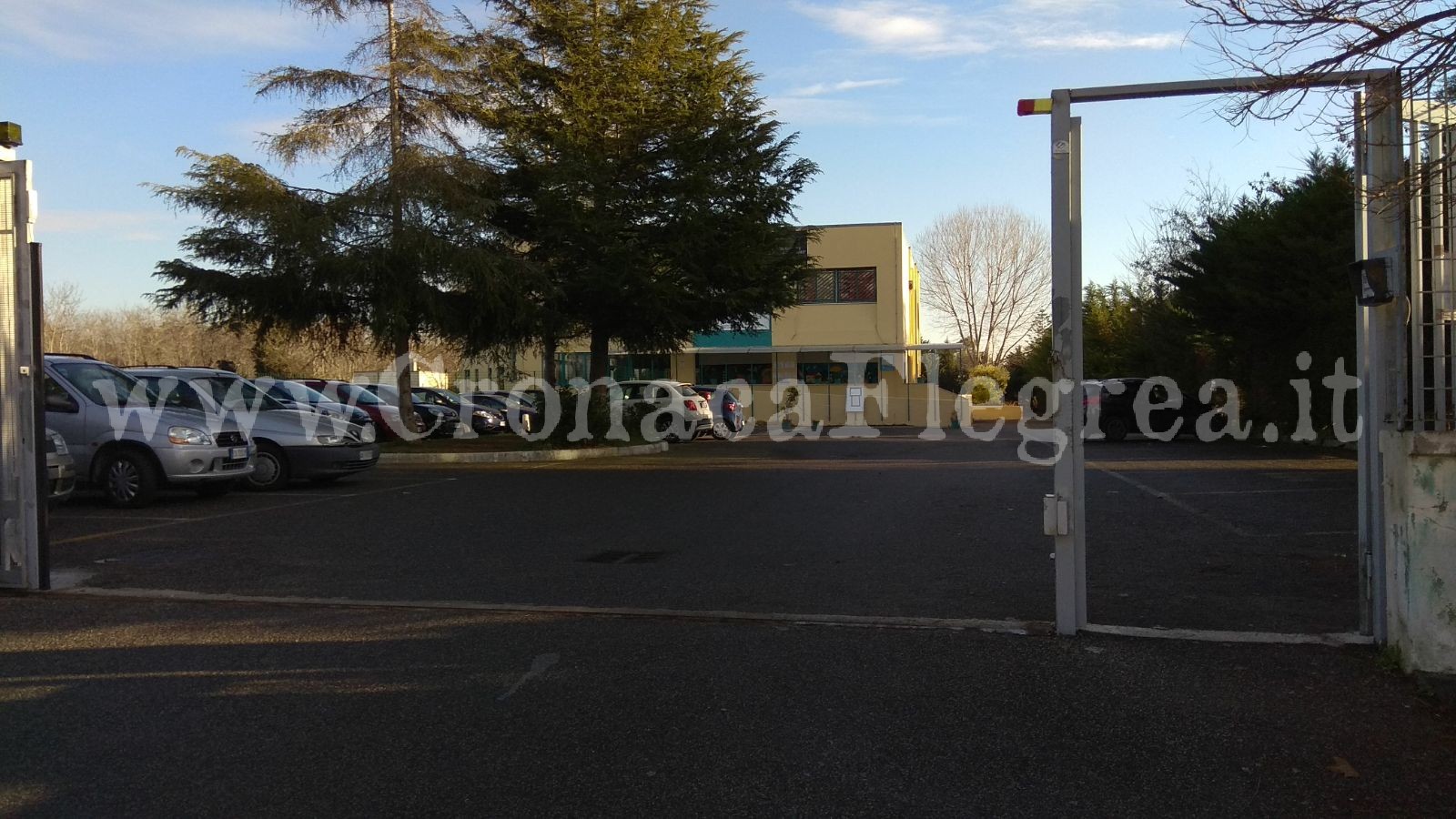 POZZUOLI/ Taglio del nastro per il campetto sportivo della scuola Oriani-Diaz di Licola