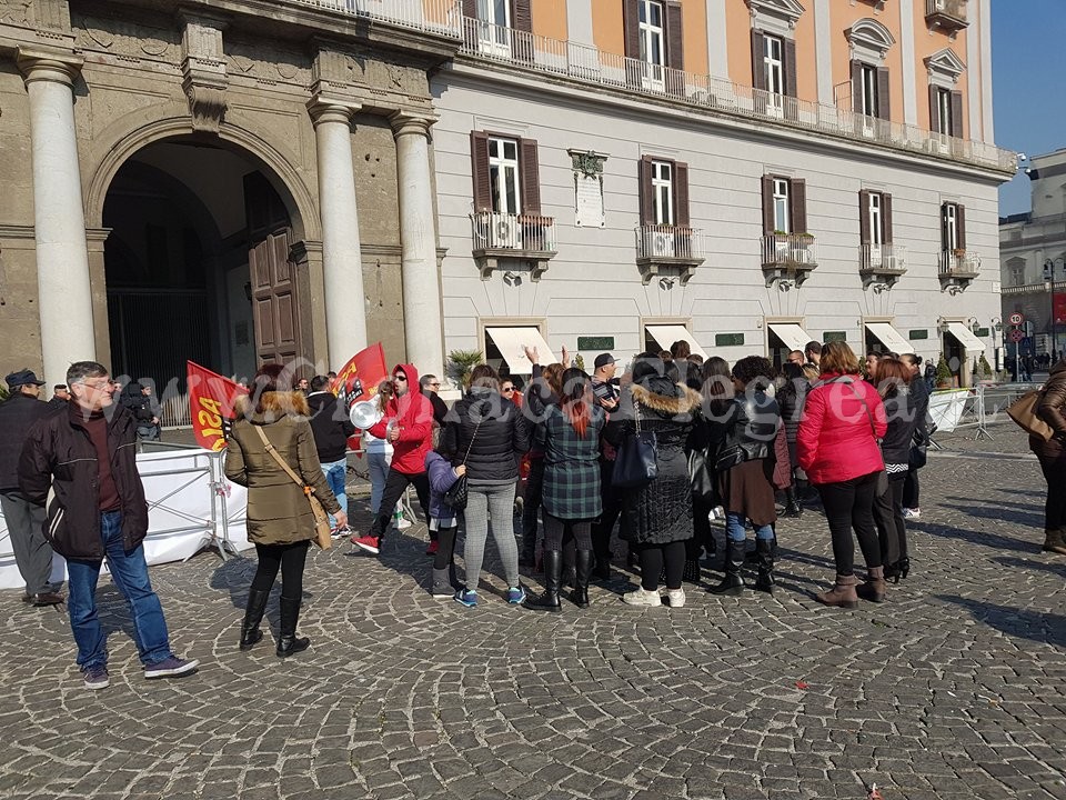 POZZUOLI/ Sit-in al Comune e in Prefettura: gli sfollati attendono il rinvio dello sgombero